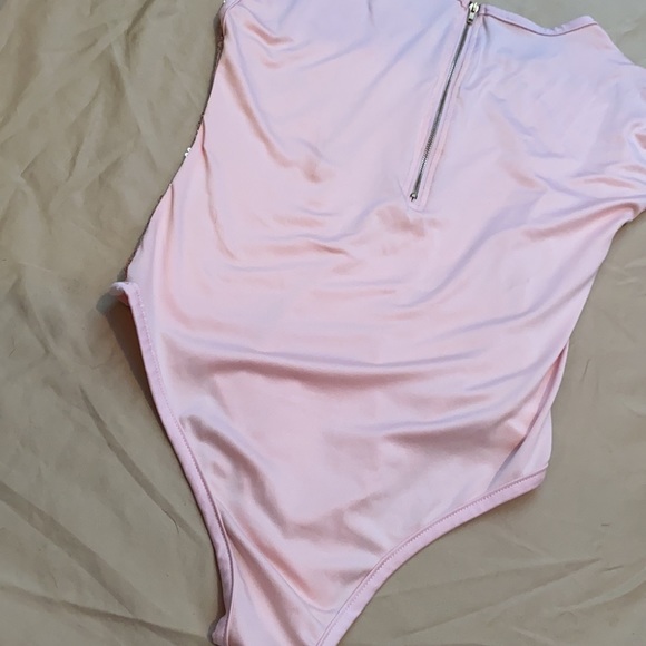 Pink sequence one piece - Picture 2 of 4